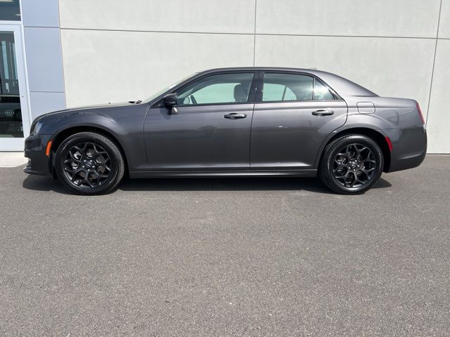 2023 Chrysler 300 Touring L photo 4
