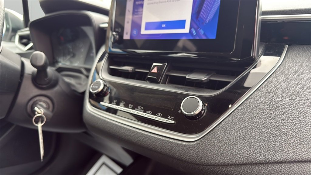2023 Toyota Corolla LE photo 26