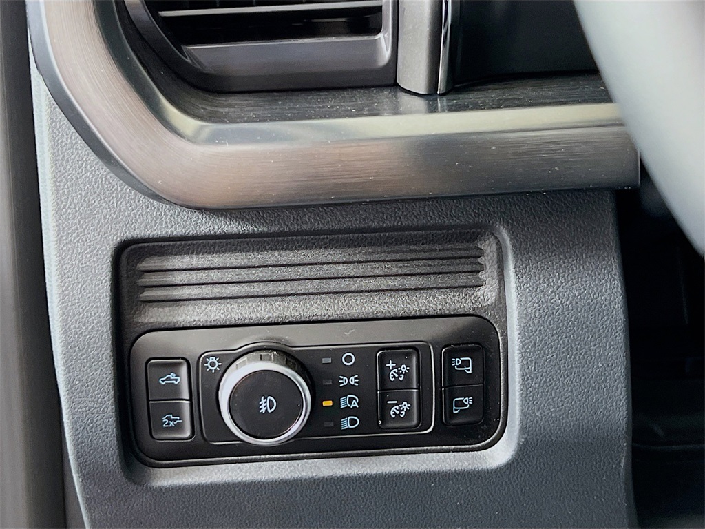 2025 Ford F-250 Lariat photo 18