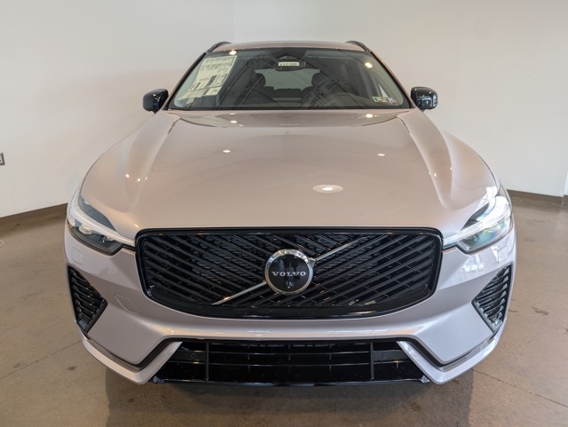 2026 Volvo XC60 B5 Plus photo 2
