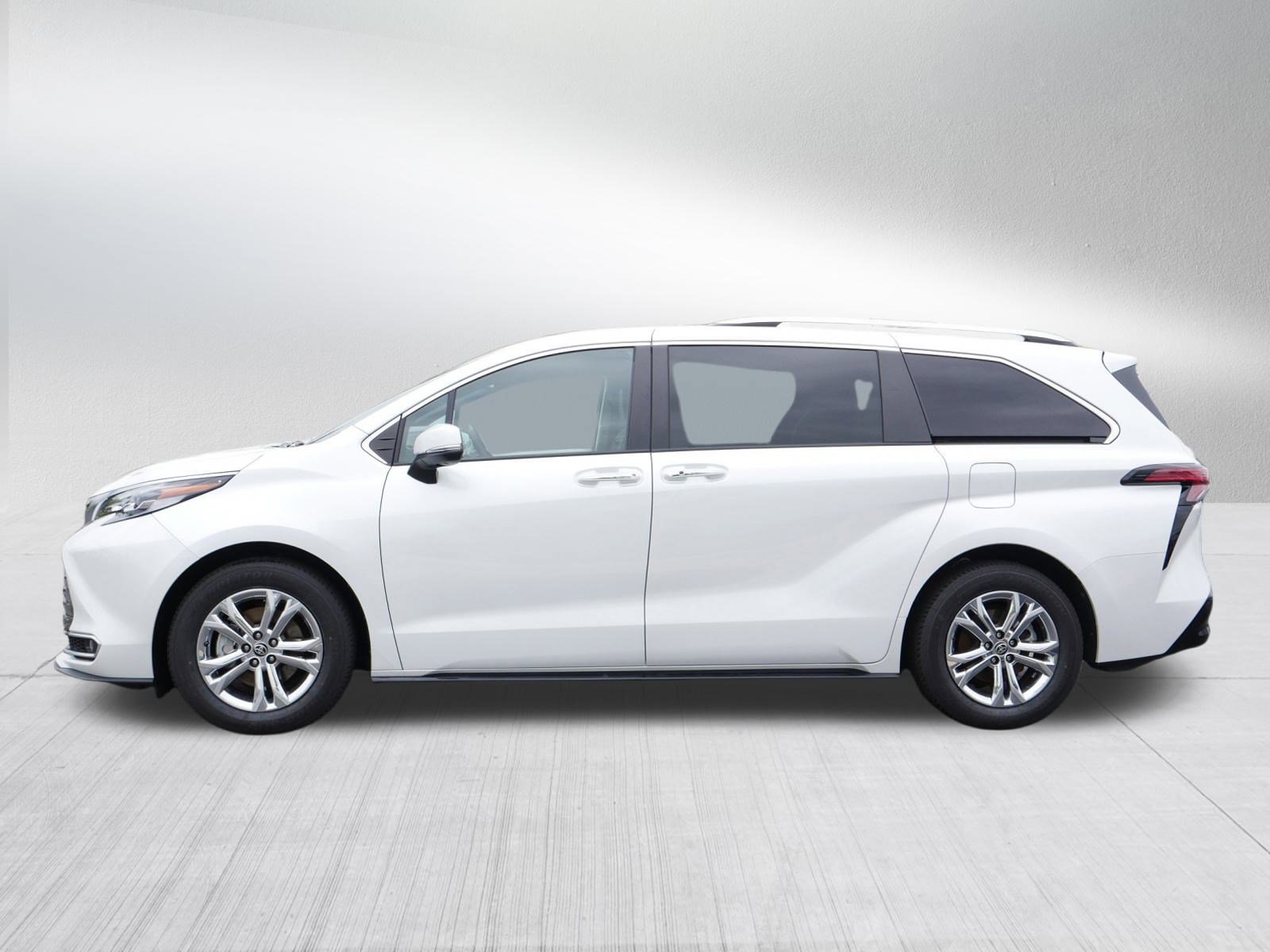 2022 Toyota Sienna Platinum photo 4