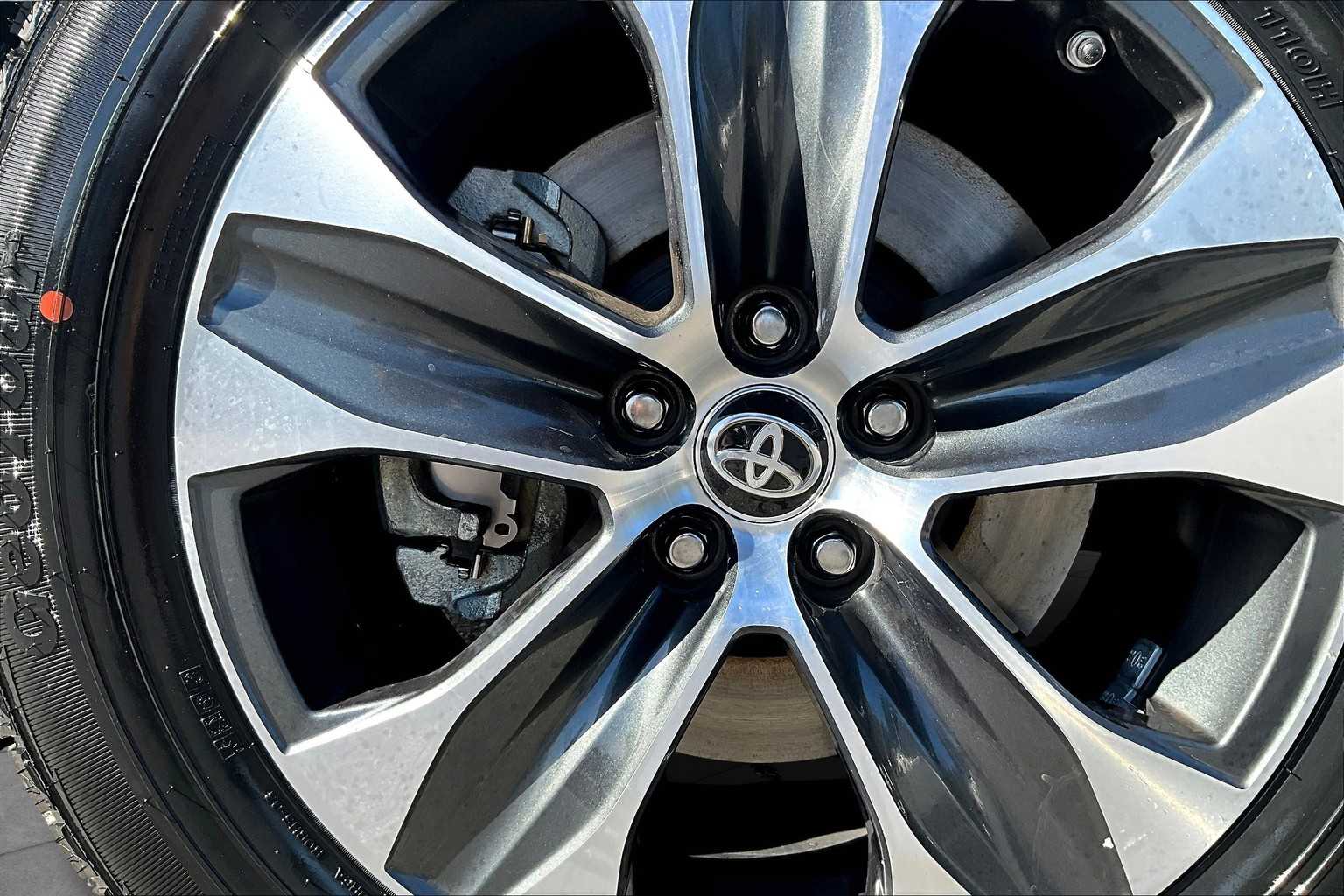2020 Toyota Highlander XLE photo 3