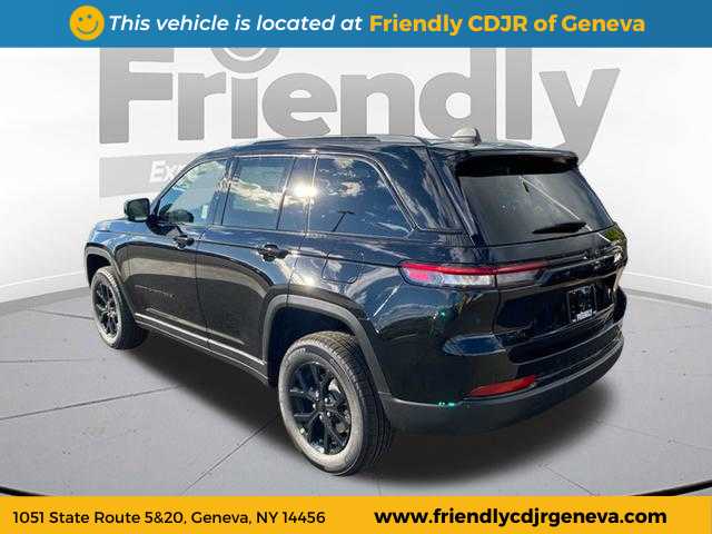 2025 Jeep Grand Cherokee Altitude photo 2