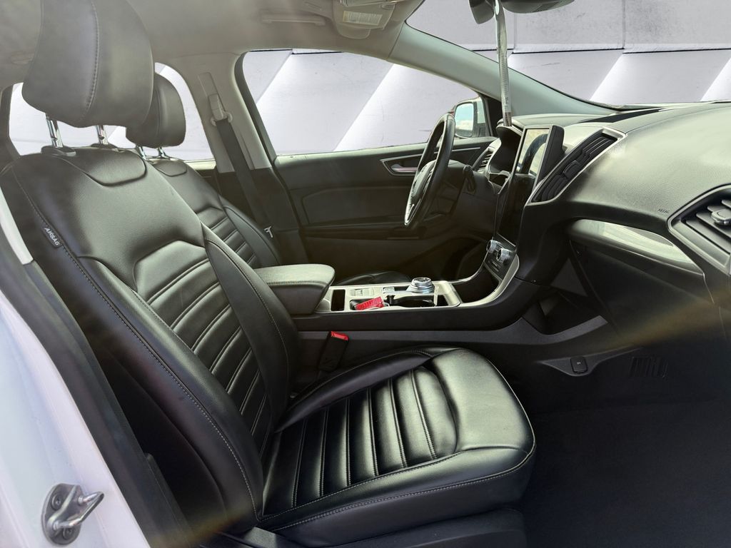 2023 Ford Edge SEL photo 13