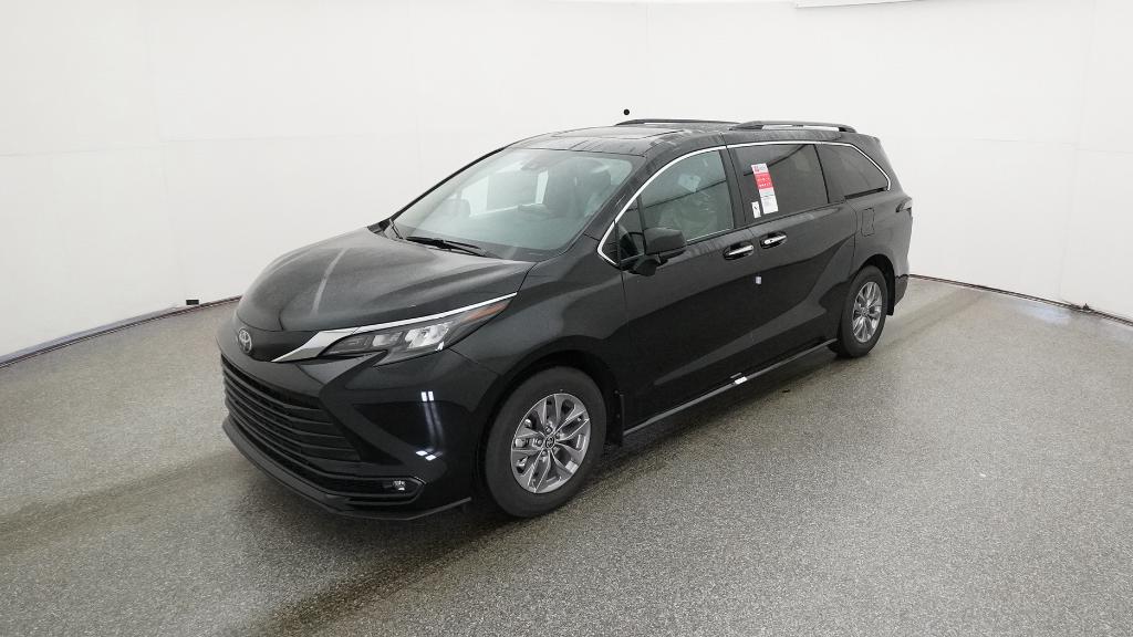 2026 Toyota Sienna XLE's photo