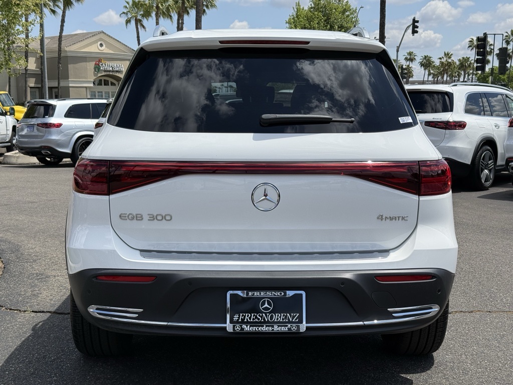 2025 Mercedes Benz EQB 300 4MATIC photo 5