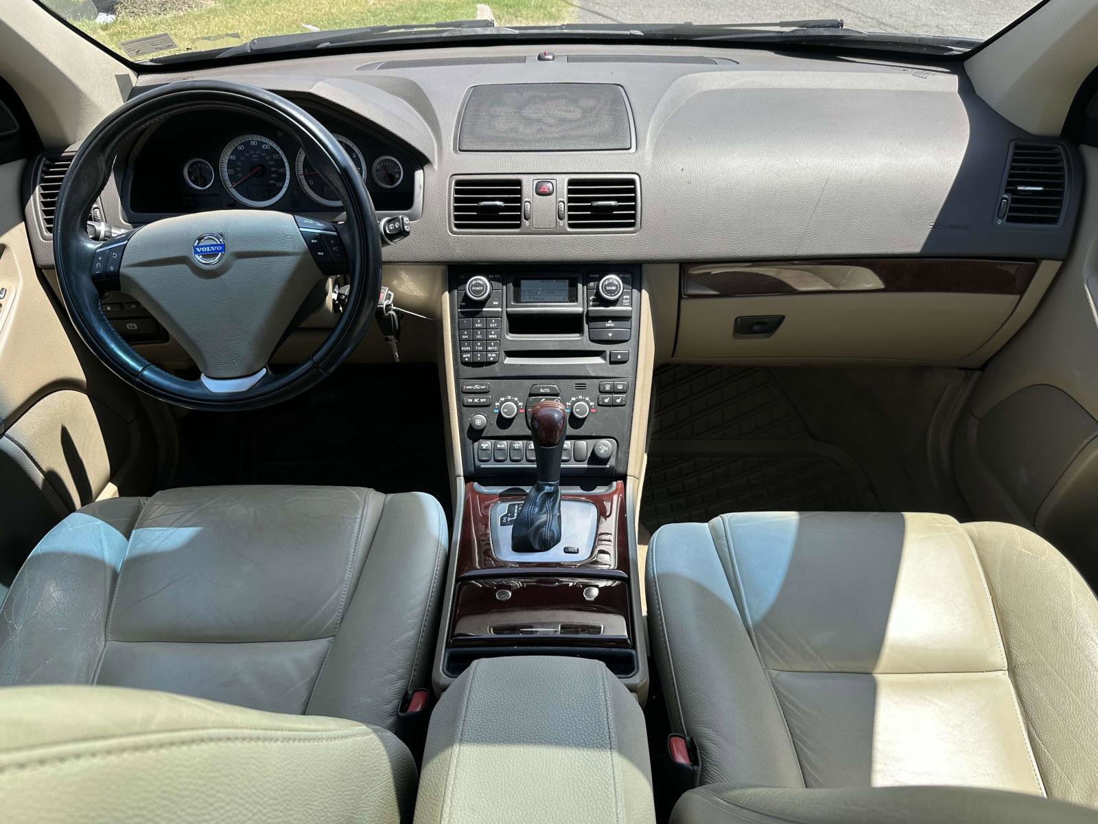 Used 2014 Volvo XC90 3.2 with VIN YV4952CZ0E1702882 for sale in Midlothian, VA