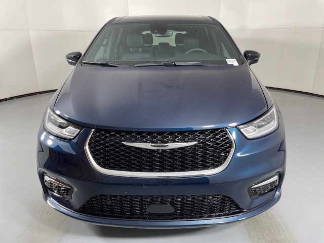 2025 Chrysler Pacifica photo 3