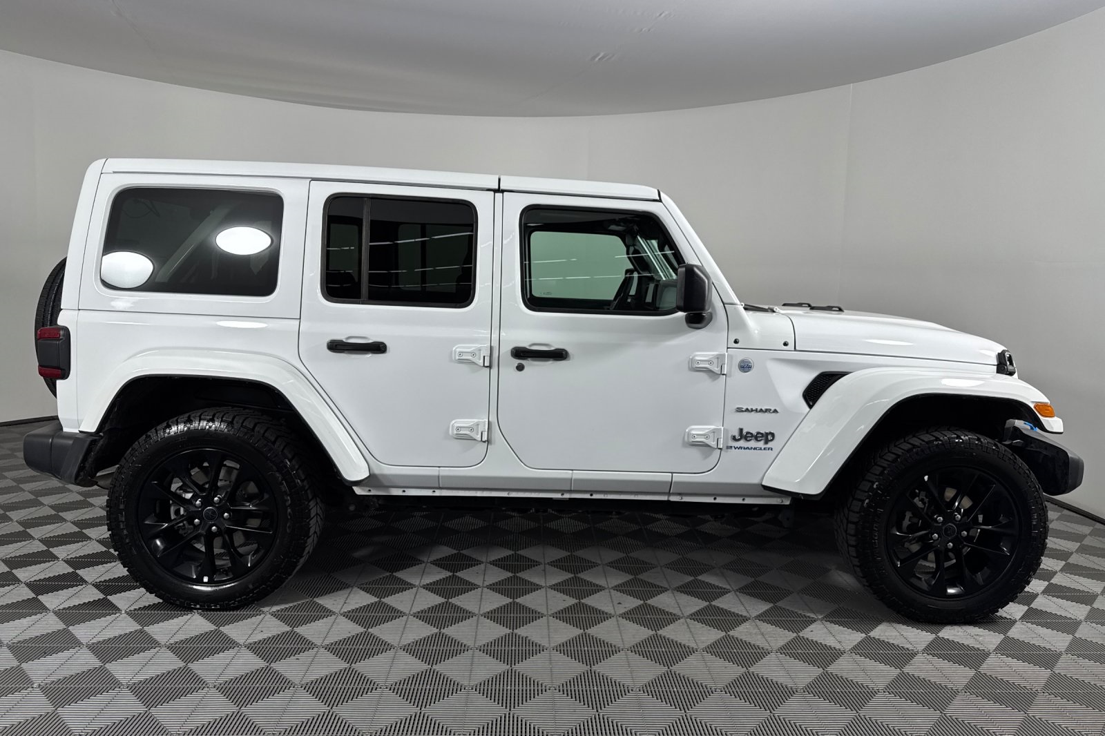 2024 Jeep Wrangler Sahara 4xe photo 3