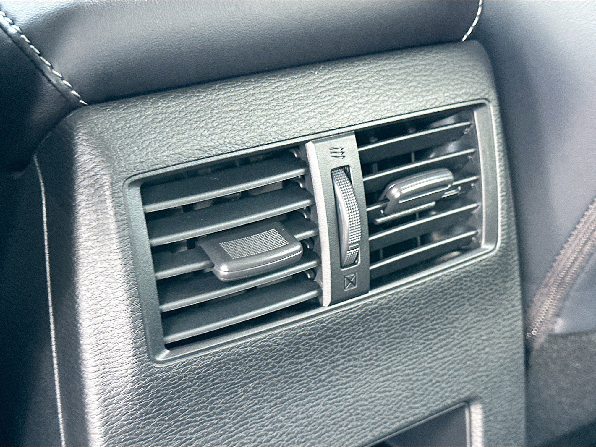 2025 Mitsubishi Outlander PHEV SE photo 16