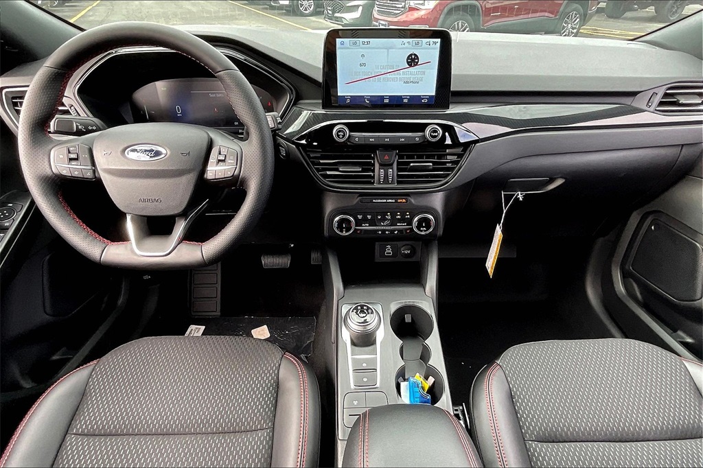 2025 Ford Escape ST-Line photo 4