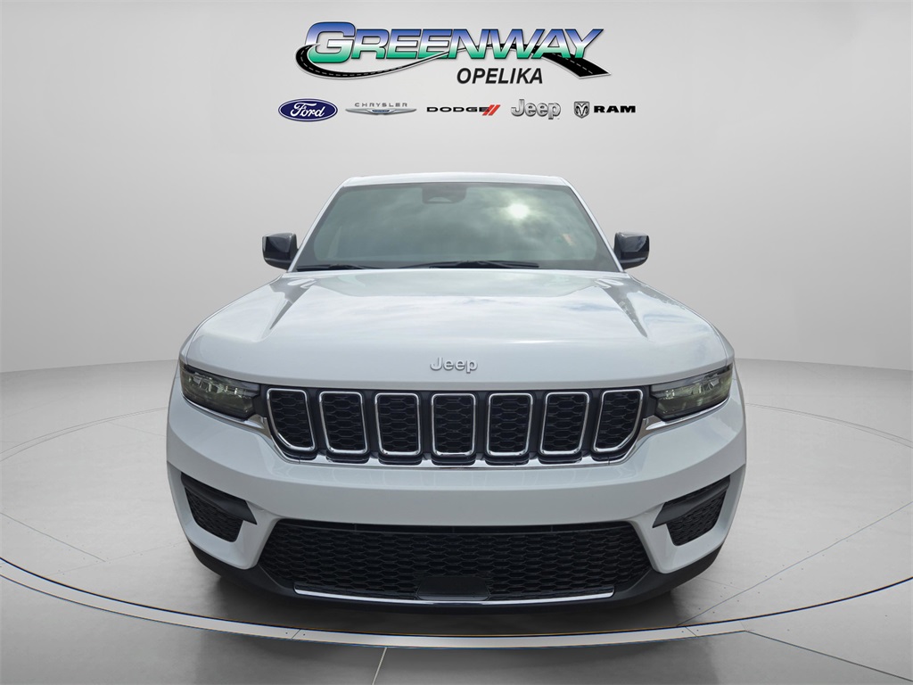 2025 Jeep Grand Cherokee Laredo photo 2