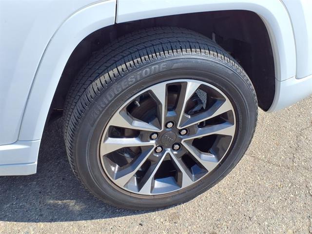 2023 Jeep Grand Cherokee Overland photo 27