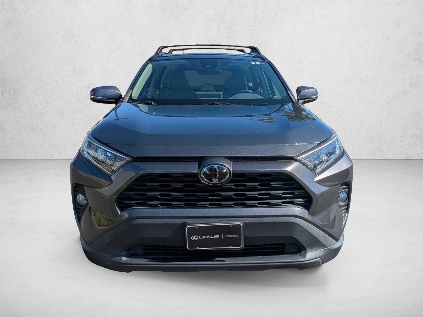 2020 Toyota RAV4 XLE Premium photo 2