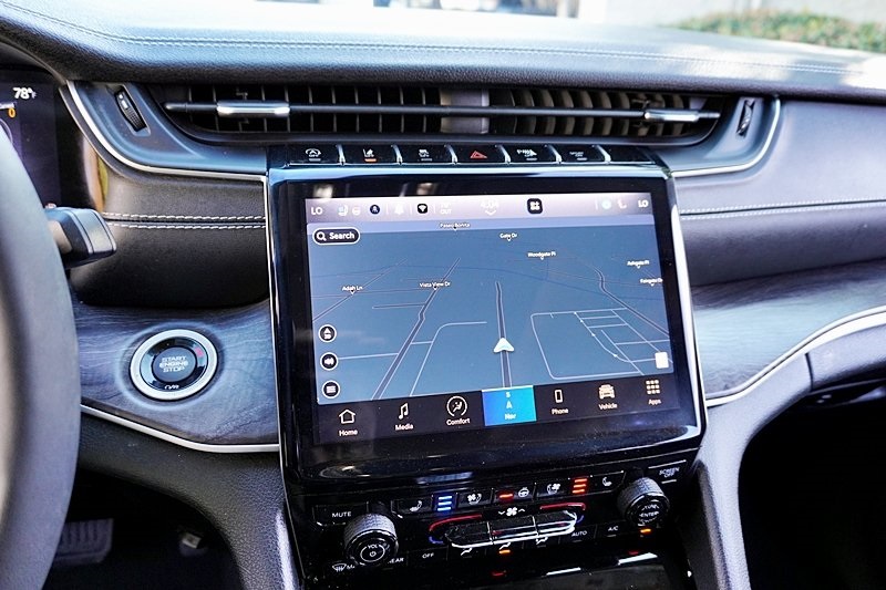 Used 2023 White Jeep Limited image 29