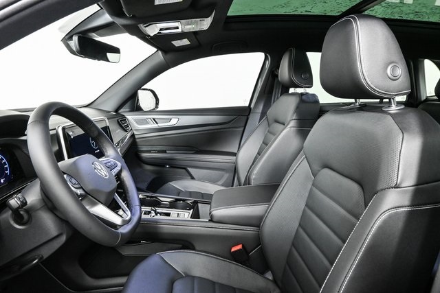 2025 Volkswagen Atlas Cross Sport SEL R-Line photo 6