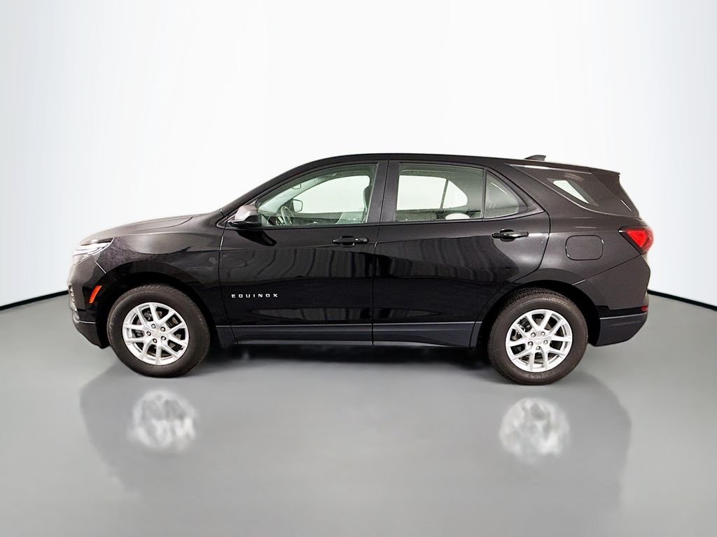 2024 Chevrolet Equinox LS photo 4