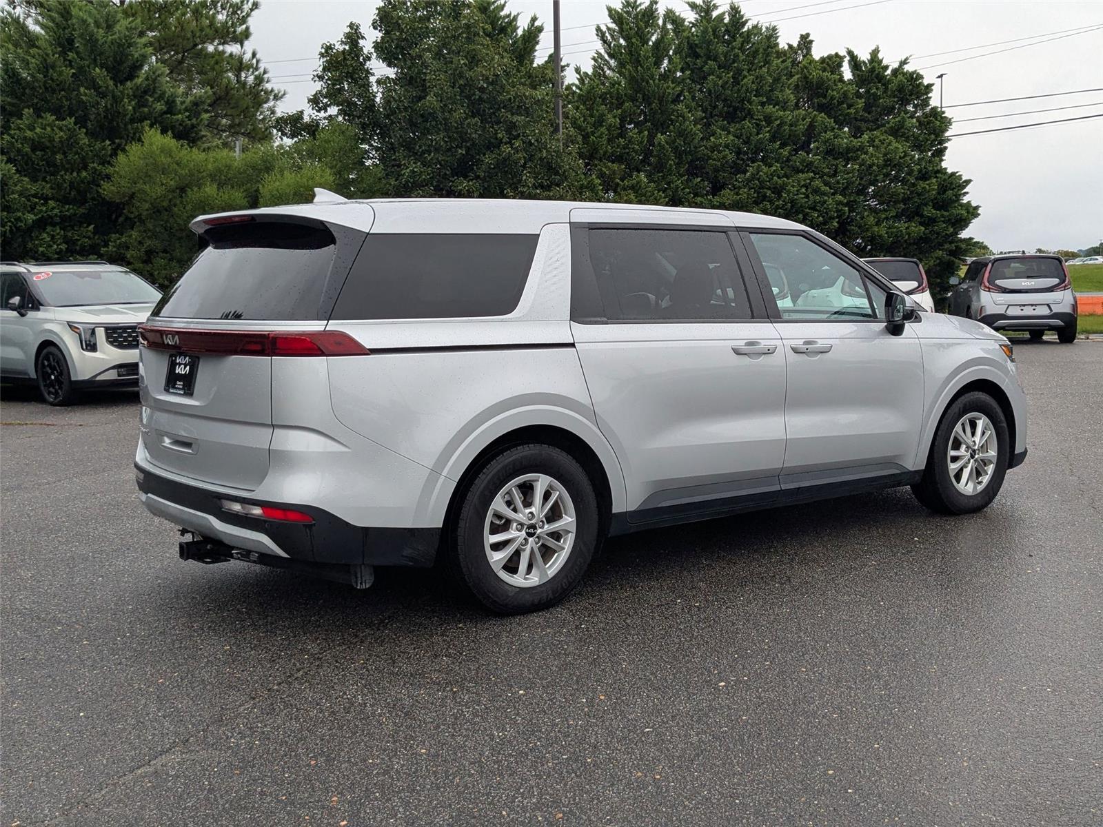2022 Kia Carnival LX photo 7