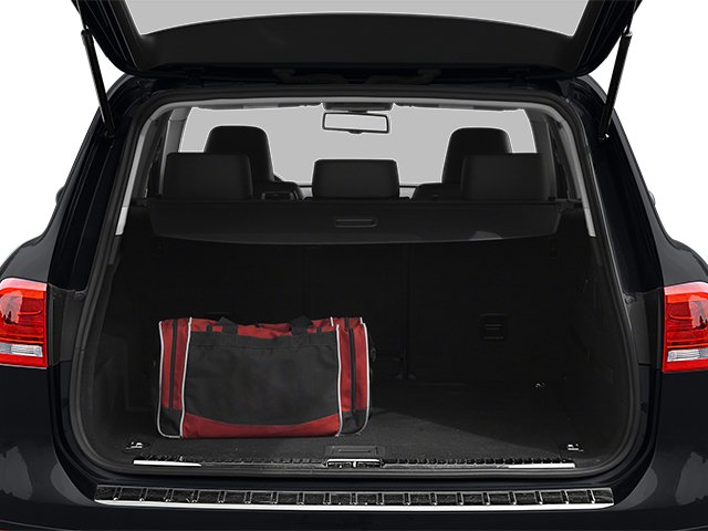 2013 Volkswagen Touareg Sport photo 3