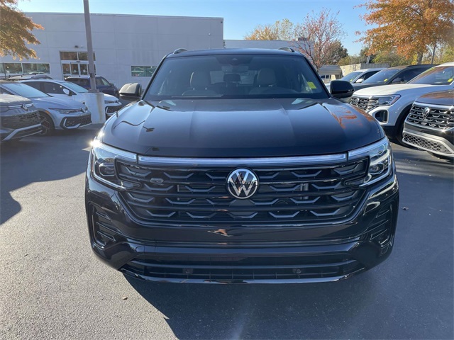 2026 Volkswagen Atlas Cross Sport SEL R-Line photo 2