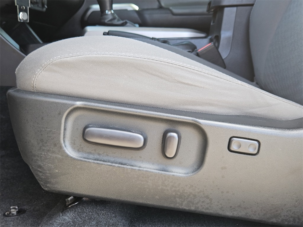 2020 Toyota Tacoma SR5 photo 19