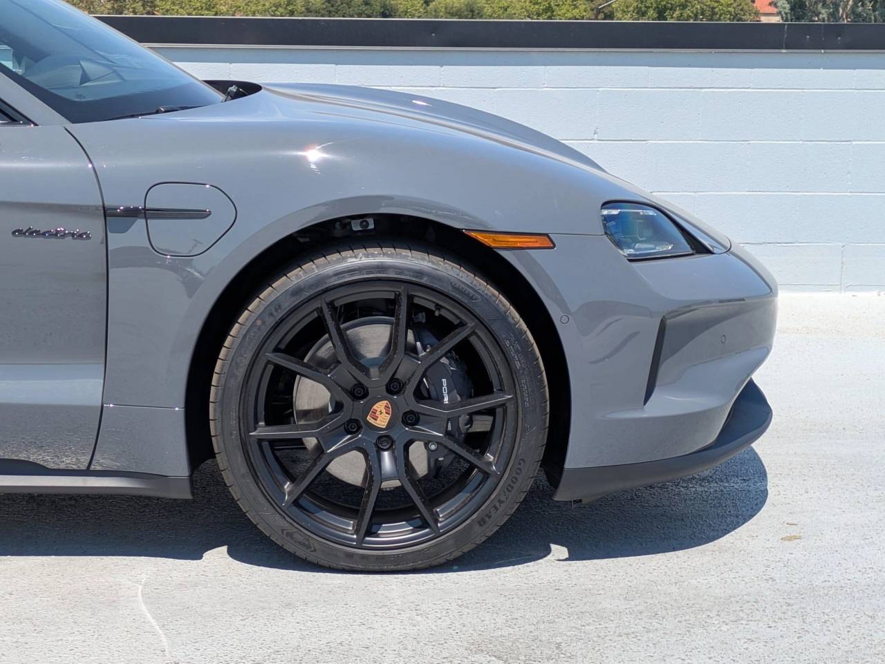 2025 Porsche Taycan 4 photo 11