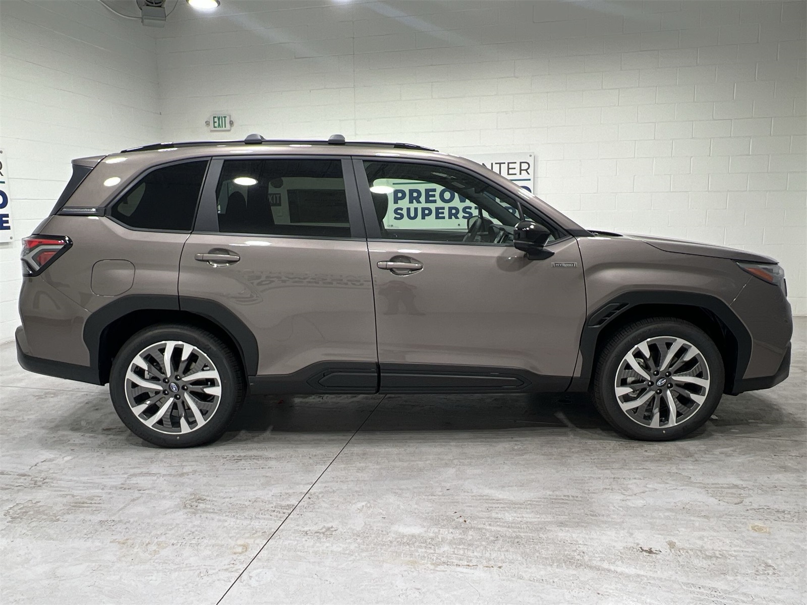2025 Subaru Forester Touring photo 9