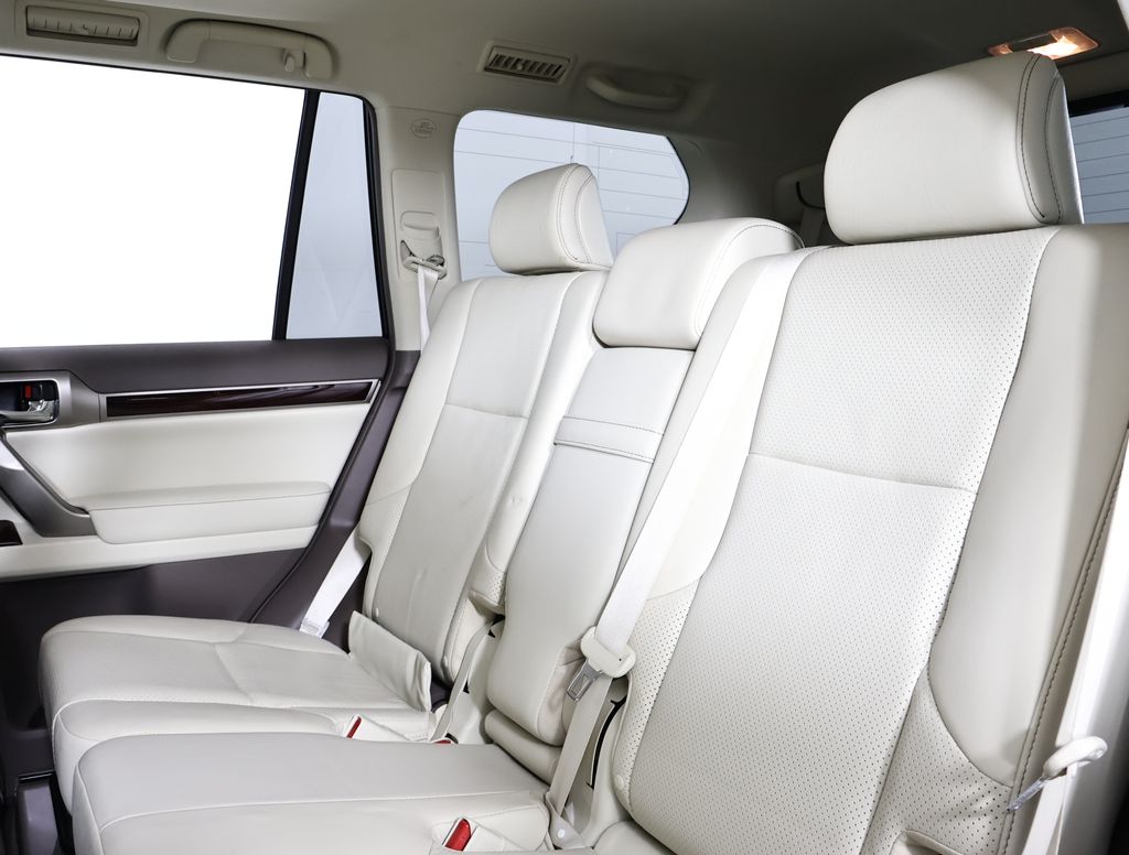 2016 Lexus GX 460 Luxury photo 9