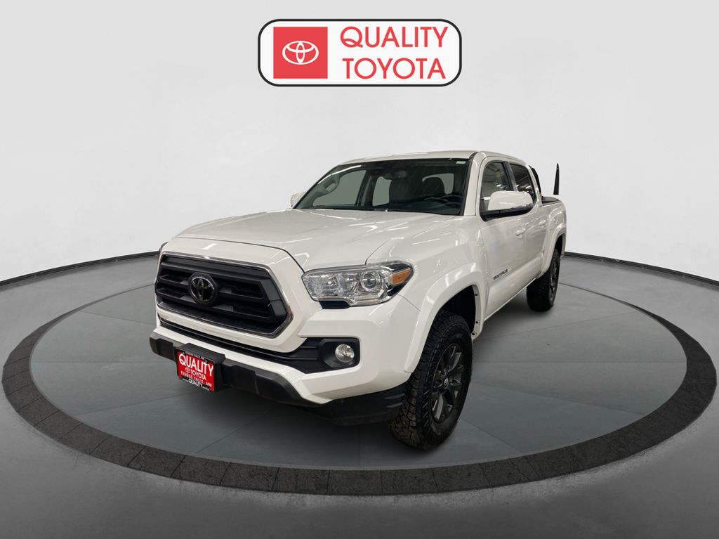2022 Toyota Tacoma SR5's photo