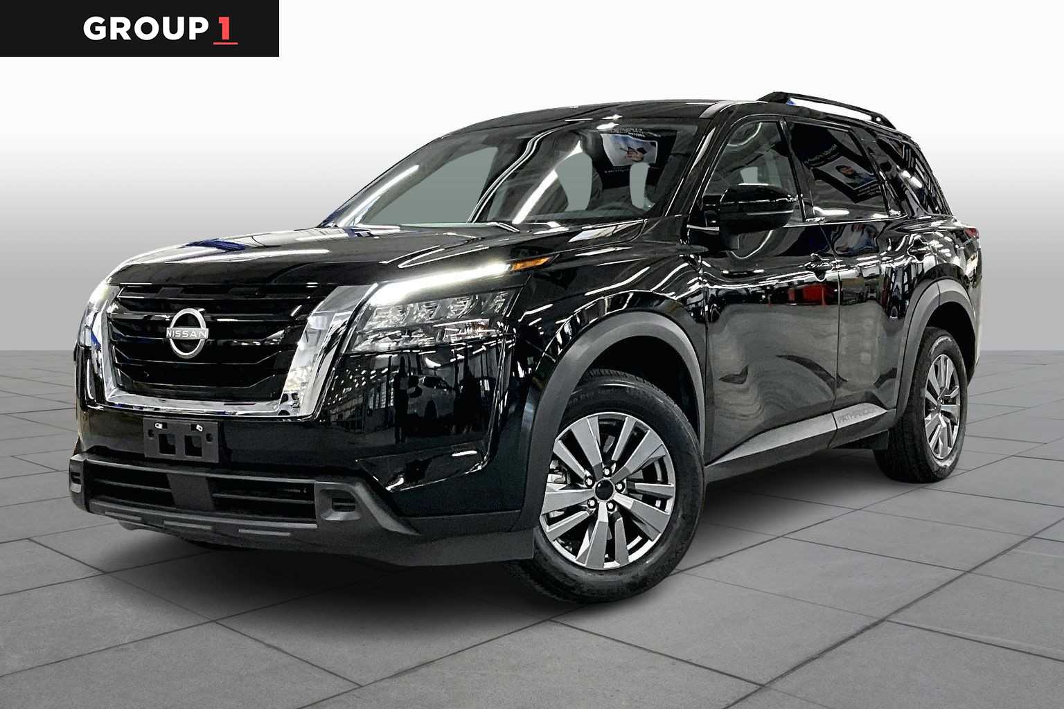 2025 Nissan Pathfinder SV's photo