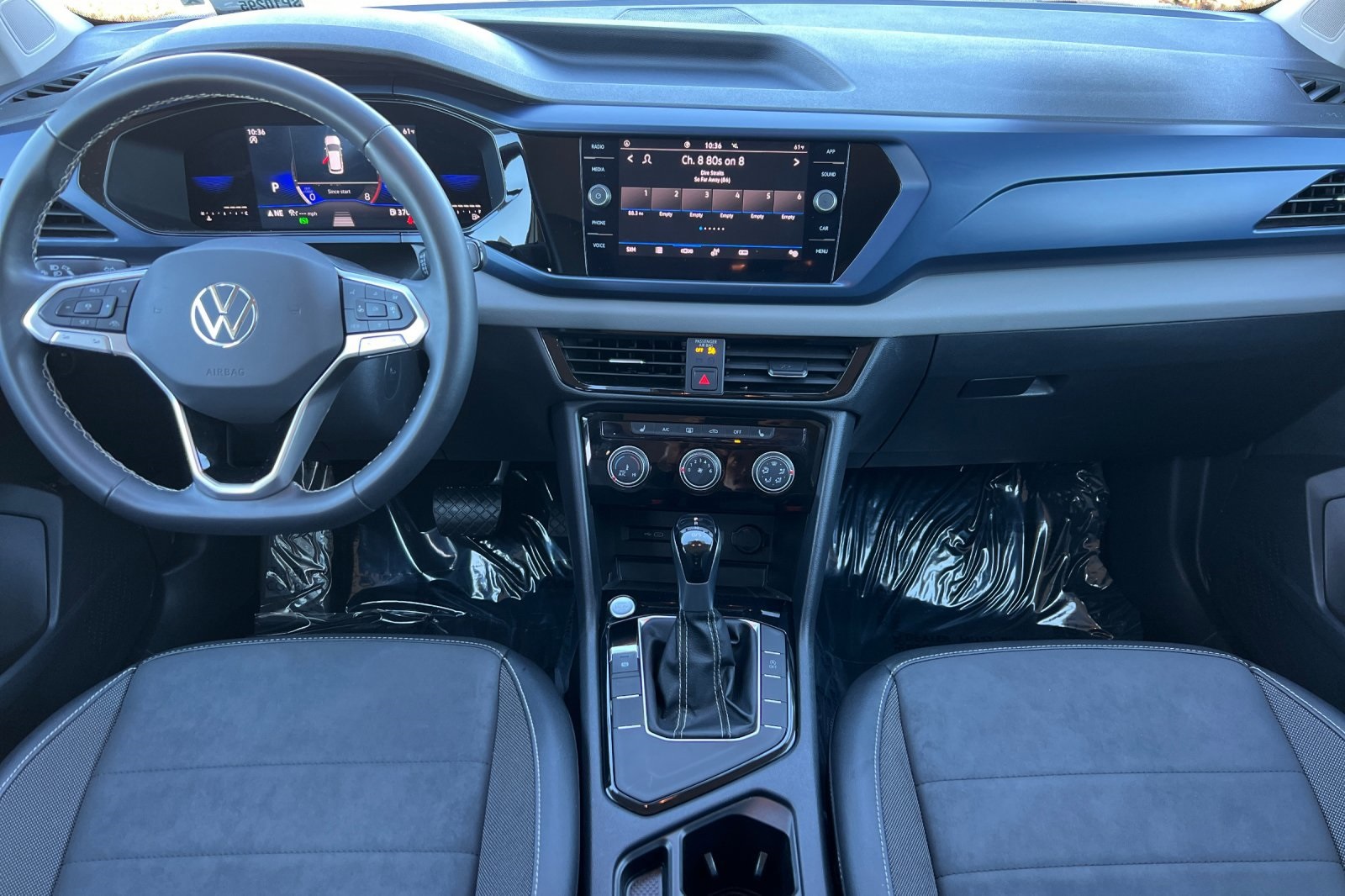 2023 Volkswagen Taos SE photo 3