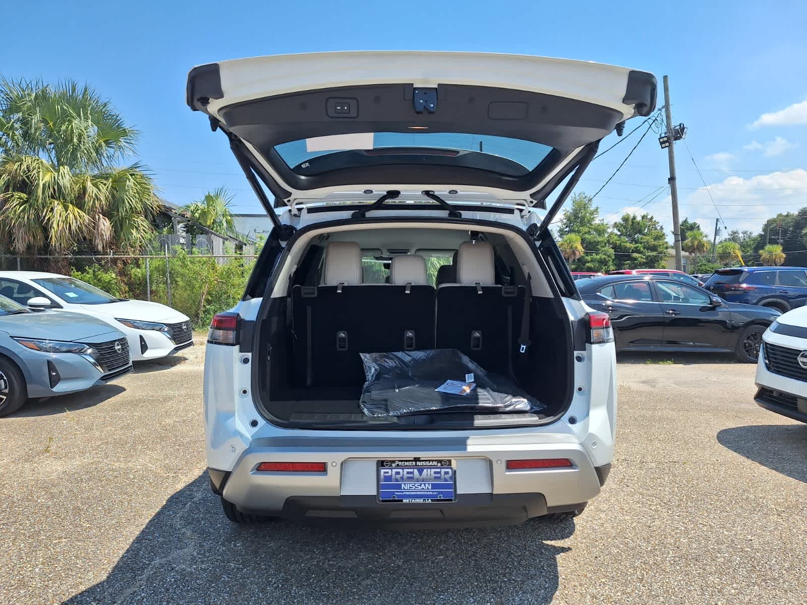 2025 Nissan Pathfinder SL photo 24