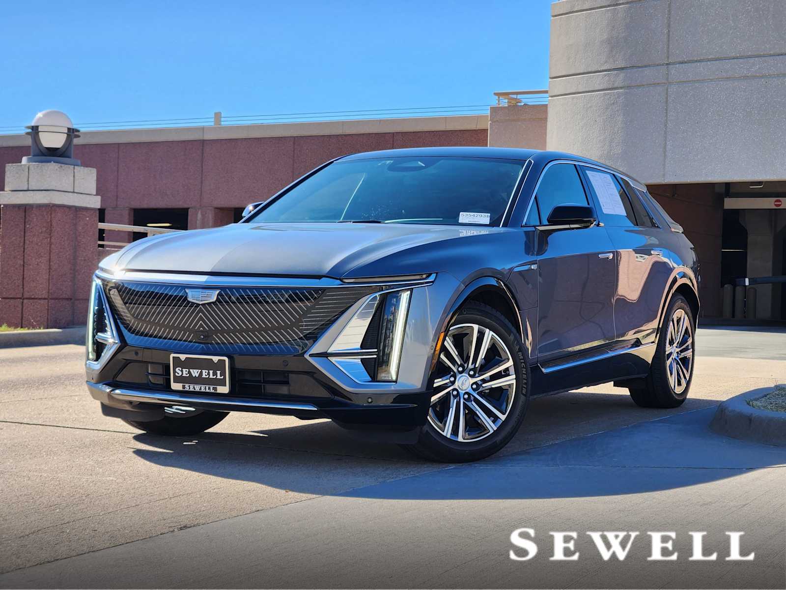 2023 Cadillac LYRIQ Luxury's photo