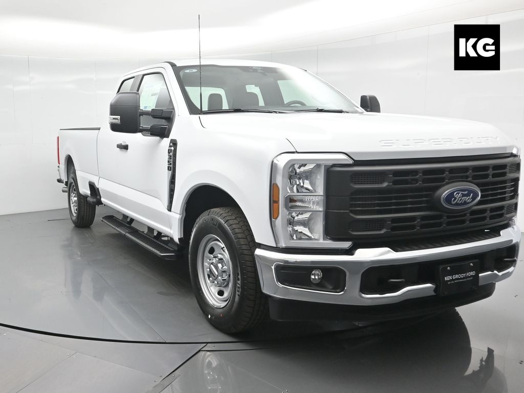 2026 Ford F-350 Super Duty XL's photo