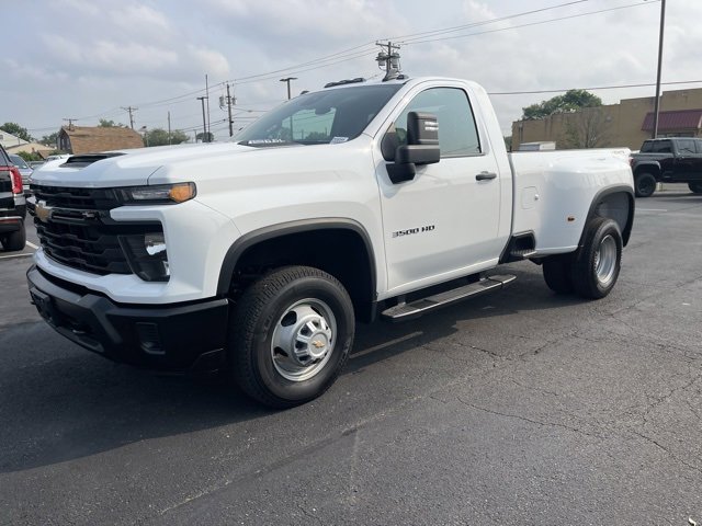 2025 Chevrolet Silverado 3500HD Work Truck photo 3