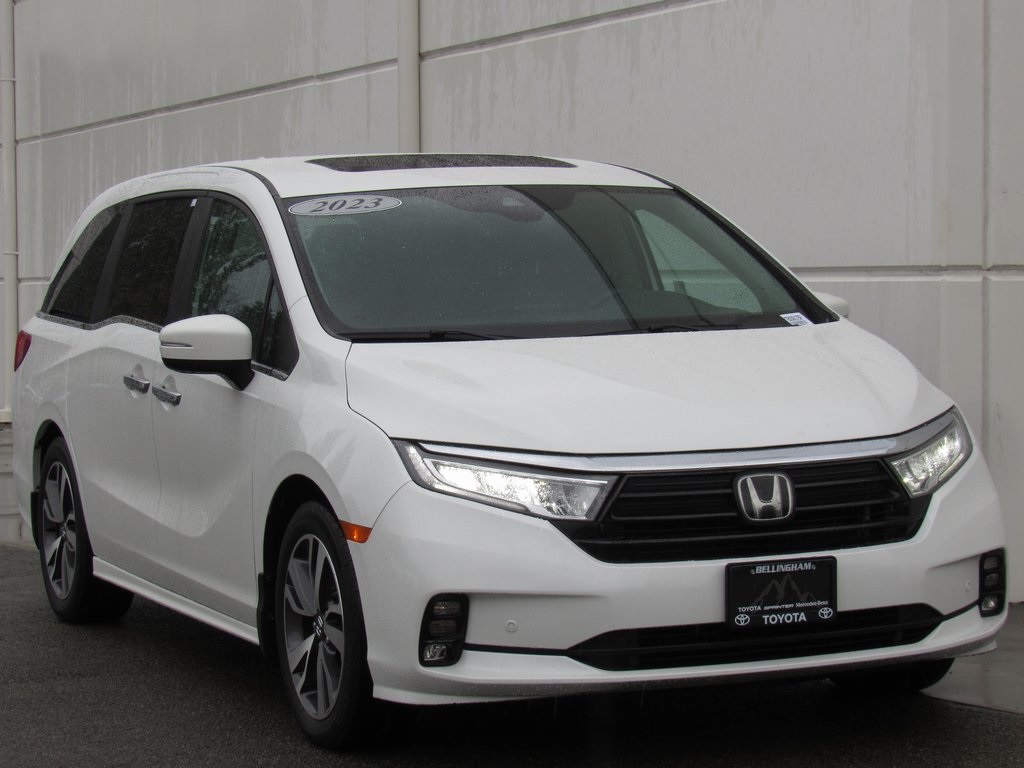 2023 Honda Odyssey Touring photo 2