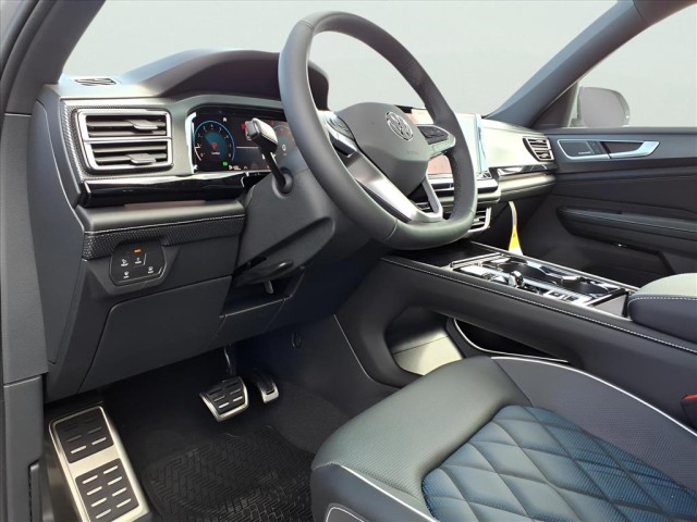 2026 Volkswagen Atlas Cross Sport SEL Premium R-Line photo 14