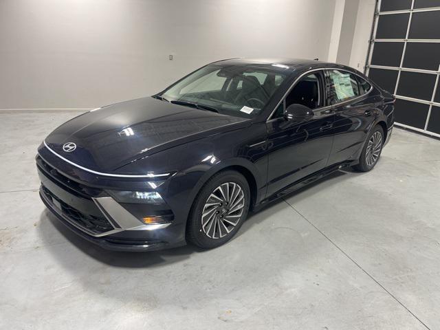 2025 Hyundai Sonata Hybrid Limited photo 3