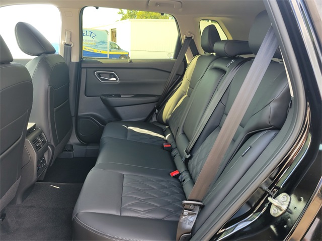2026 Nissan Rogue Platinum photo 14