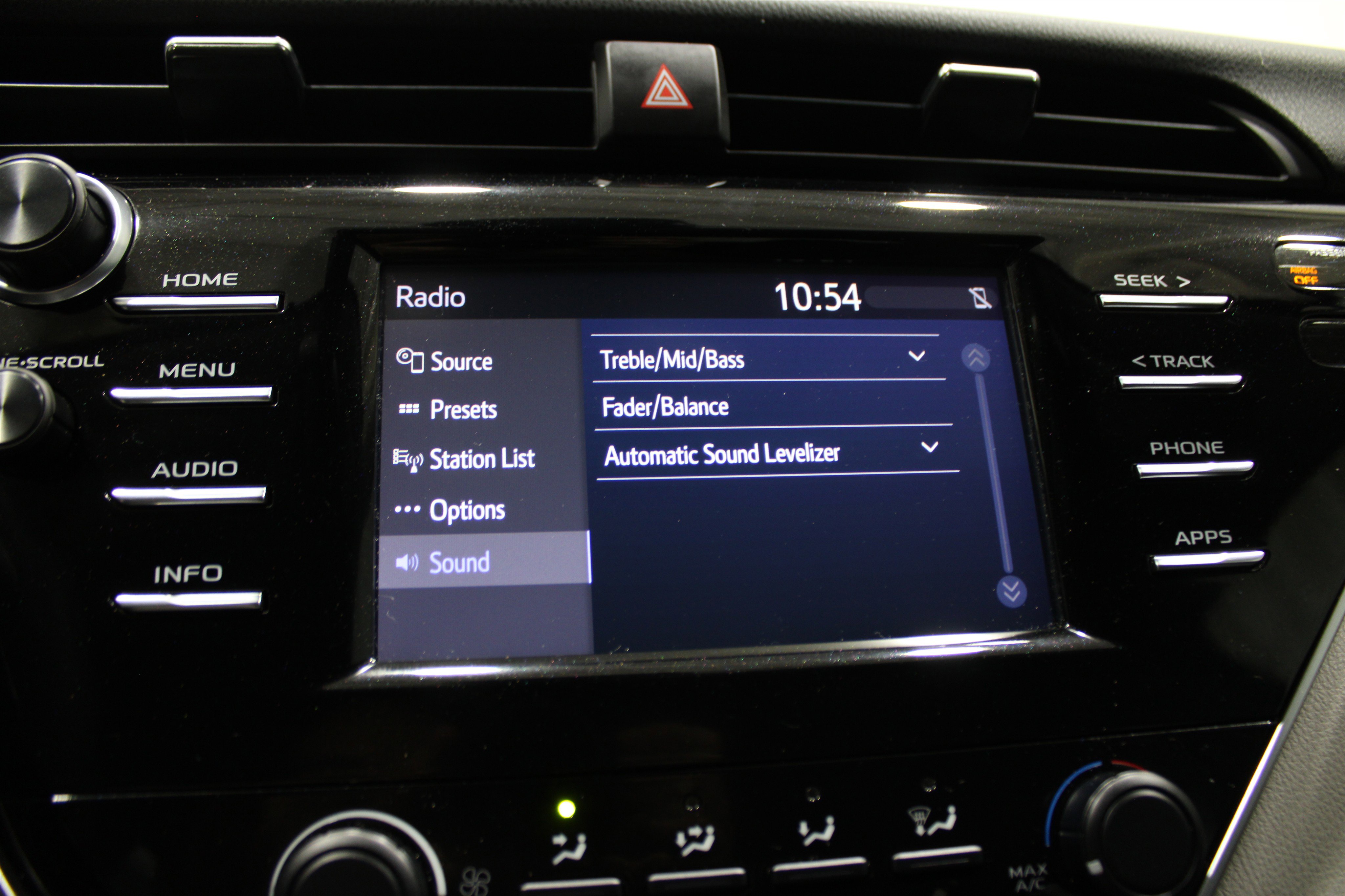 2018 Toyota Camry LE photo 5