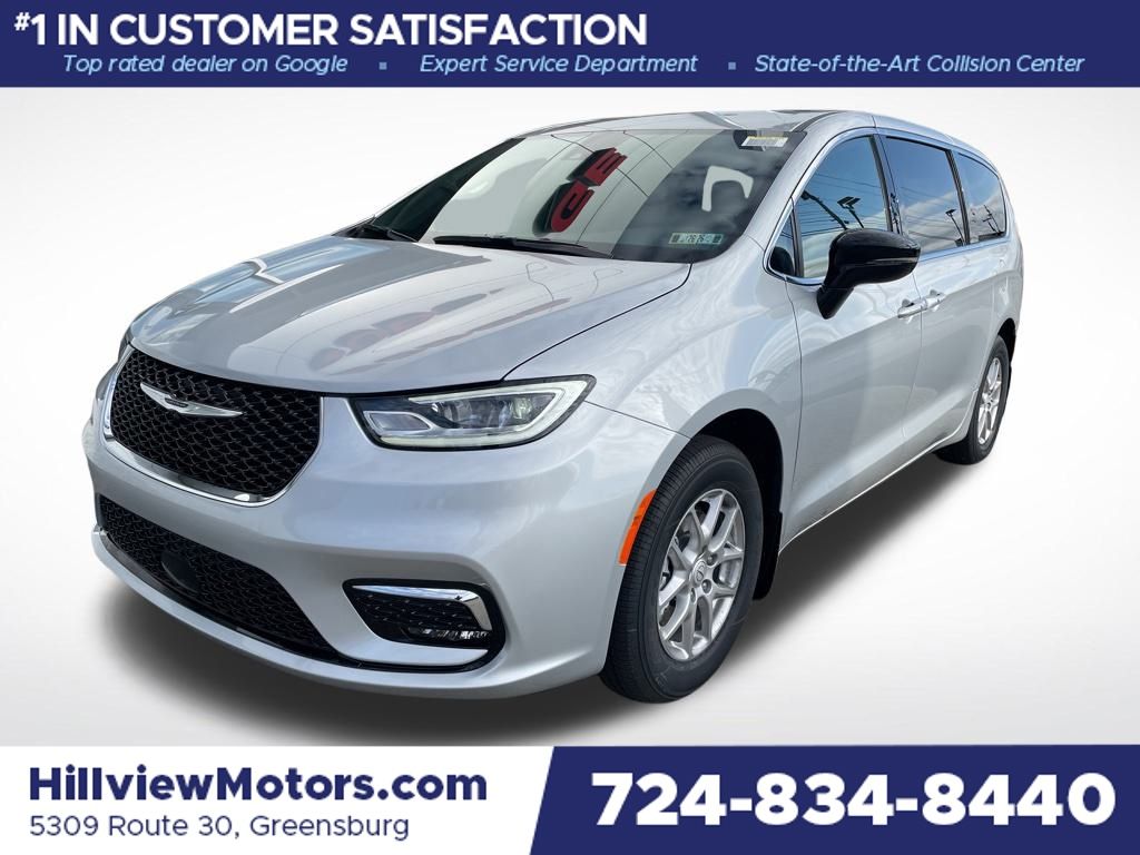 2026 Chrysler Pacifica Select's photo