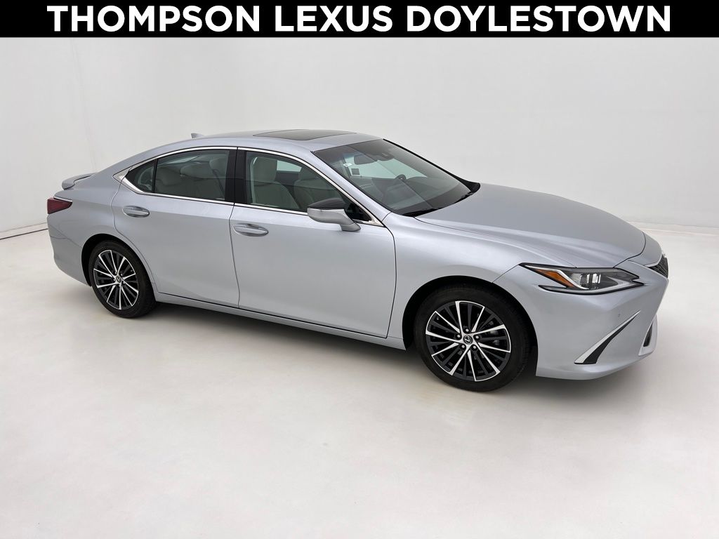 2025 Lexus ES 300h photo 2