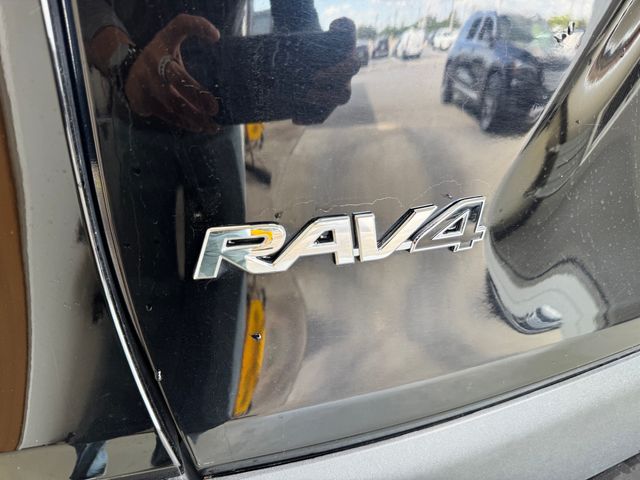 2021 Toyota RAV4 LE photo 36