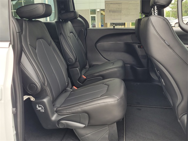 2025 Chrysler Voyager LX photo 14