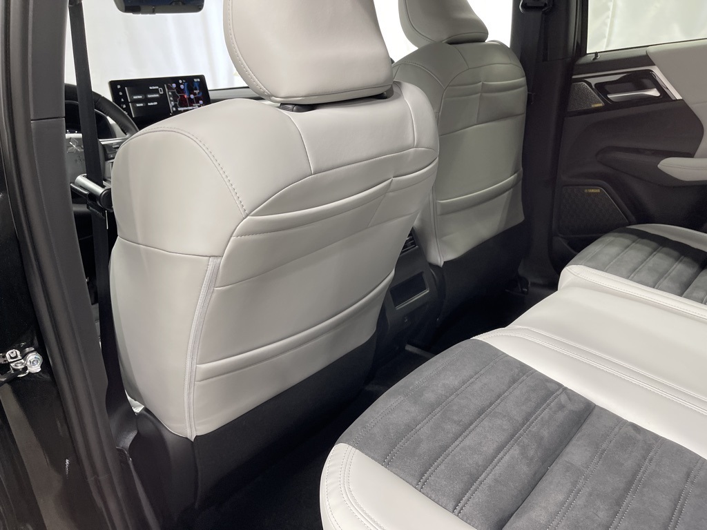 2025 Mitsubishi Outlander SE photo 21