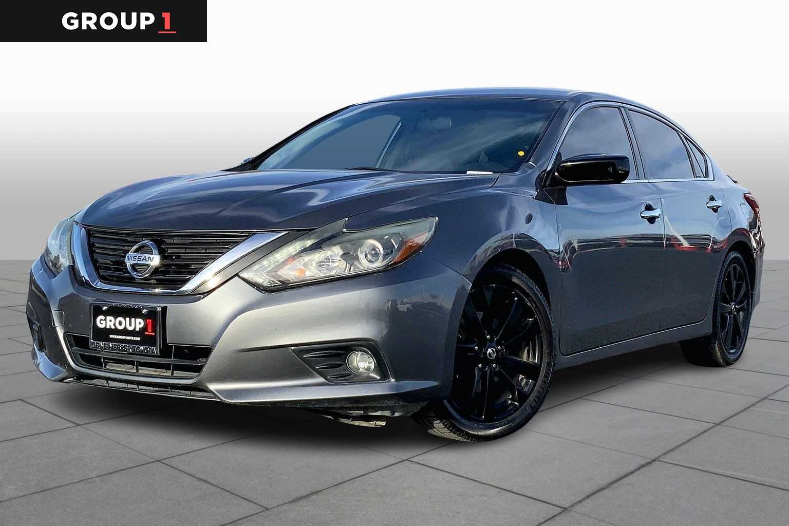 2017 Nissan Altima SR's photo