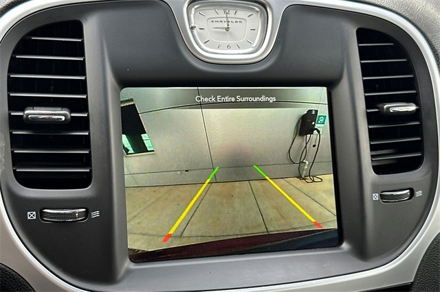 2023 Chrysler 300 Touring L photo 18