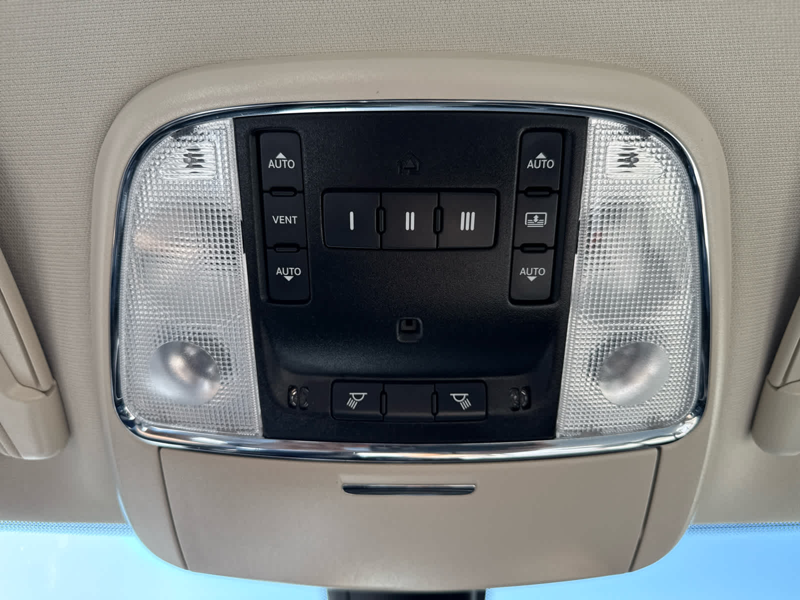 2022 Chrysler 300 Touring L photo 24