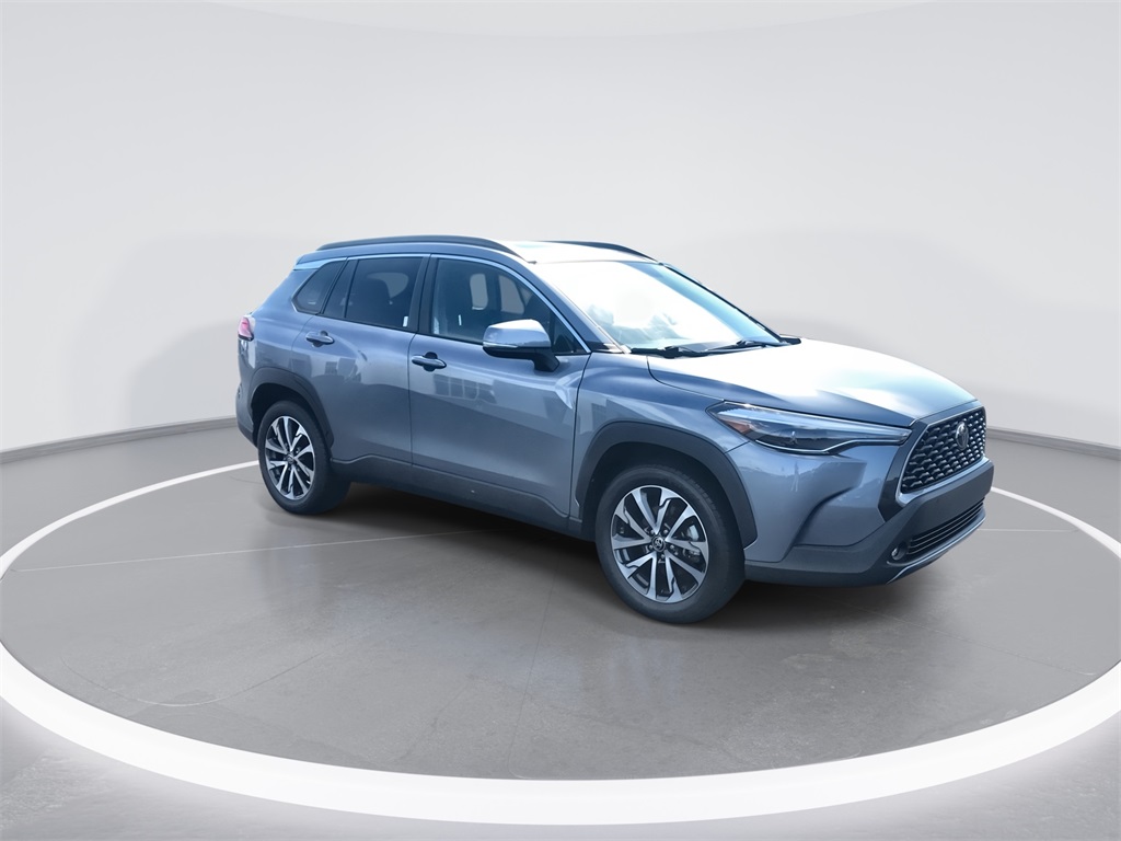 2022 Toyota Corolla Cross XLE photo 2