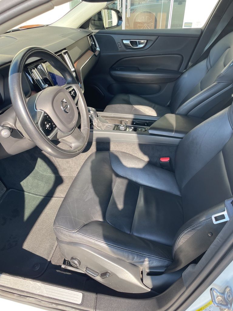 2021 Volvo S60 T5 Momentum photo 8